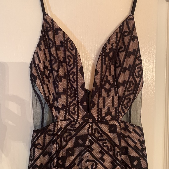 Black and nude lace dress - Picture 2 of 7